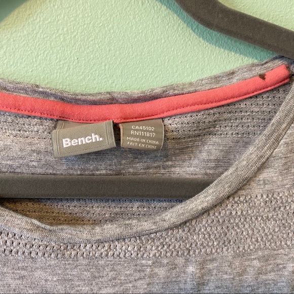 🐠3/$20🐠 Grey Bench Short T-Shirt - Picture 2 of 4